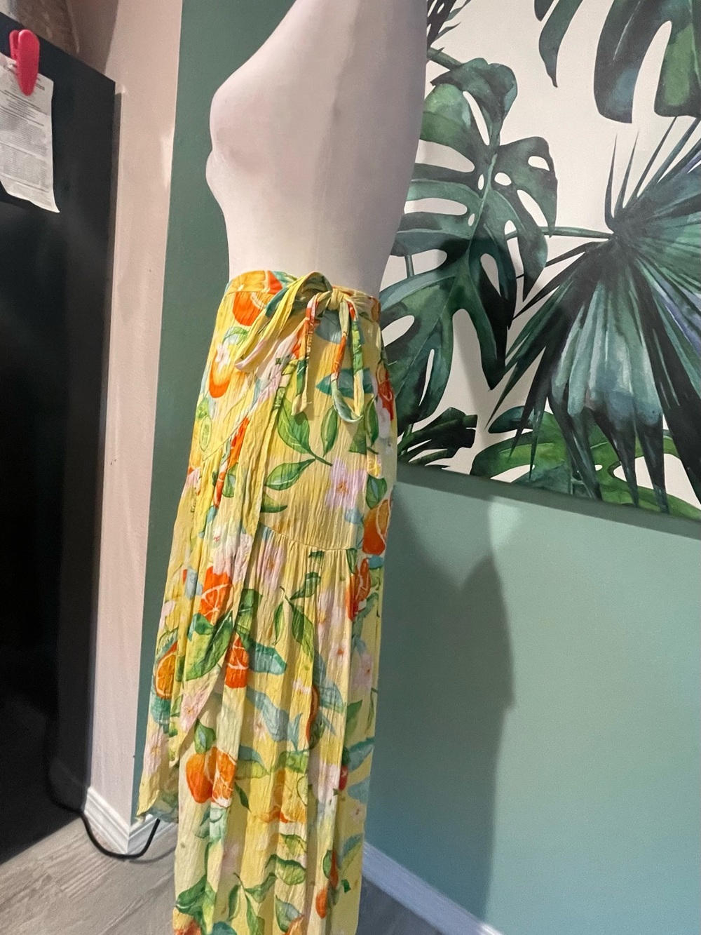 C & C California Yellow Citrus-Print Midi Wrap Skirt - Picture 4 of 9